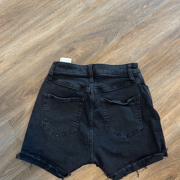 Black trendy jean shorts with no holes from Hollister - Picture 2 of 3